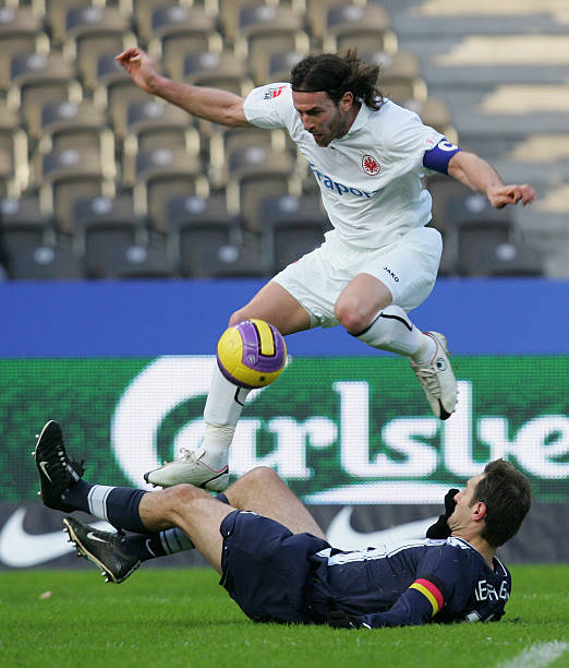 余的眼神交 余的眼神交